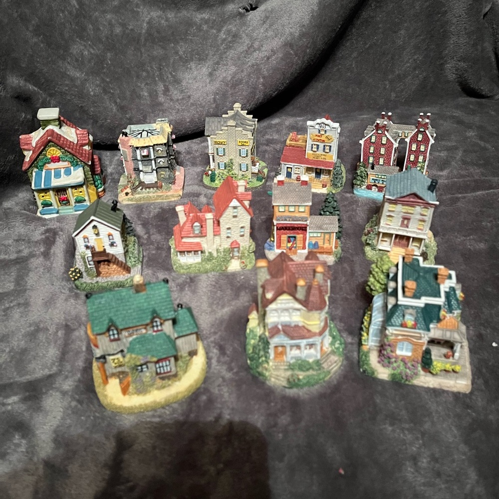 Vintage Liberty Village Assorted houses bundle.